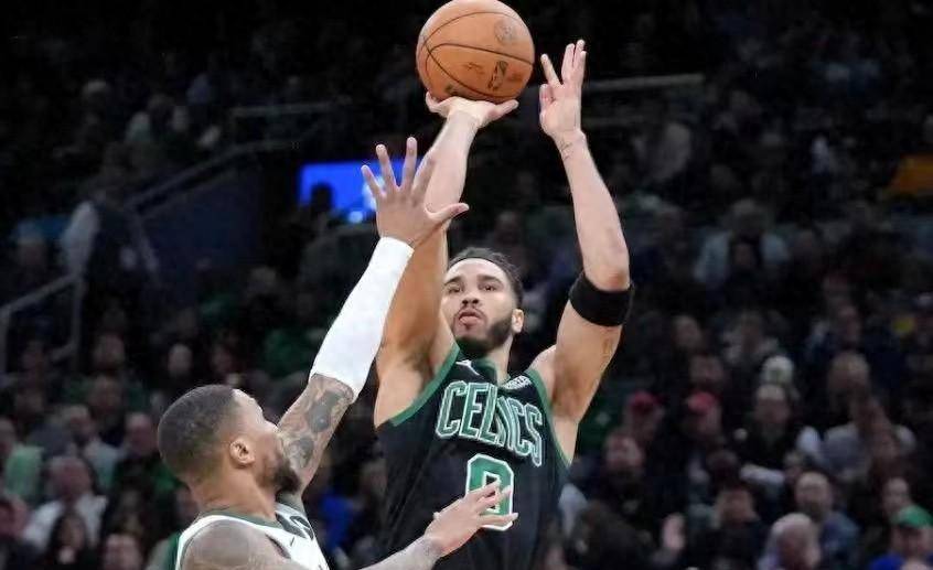 九游网页版登录入口-塔图姆回归赛场，关键助攻首场状态亮眼，篮网观众沸腾！