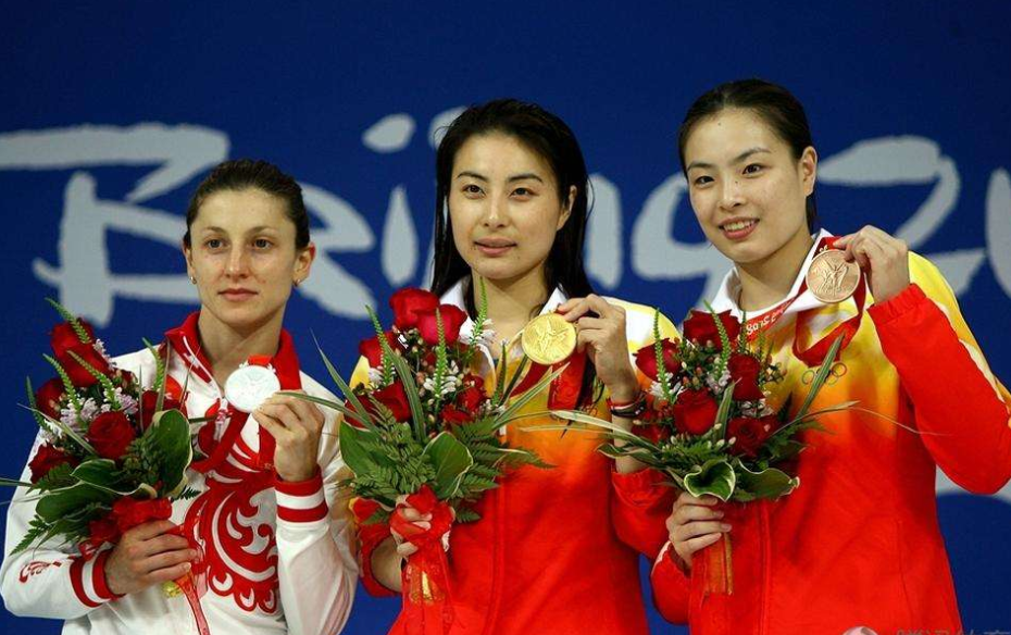 九游体育官网-关于莎拉波娃回归赛场，挺进下一轮首场状态亮眼，中国队观众沸腾！的信息